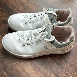 New On Cloud The Rodger Advantage White/Rose size W 7.5